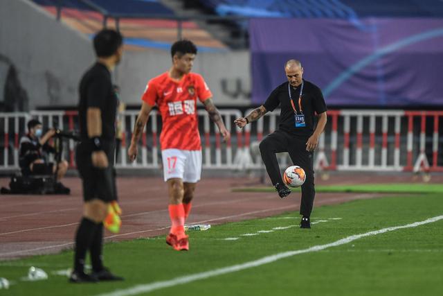 周琦18分首钢大胜浙江 齐麟30+11新疆力克四川