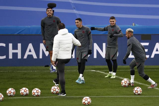 拜仁官方向巴黎道歉 球迷拉横幅未得到拜仁授权