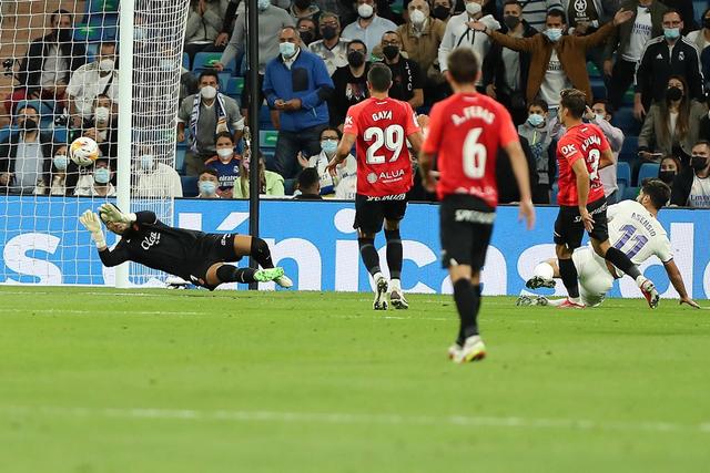 曼联又挖到宝！22岁天才新星踢爆曼城 合同只剩半年