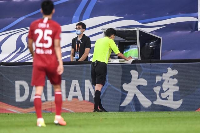 西甲-拉菲尼亚破门莱万建功 巴萨2-2塞尔塔