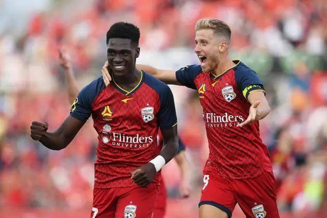 陈盈骏17+10崔永熙17分 广州再胜青岛晋级八强